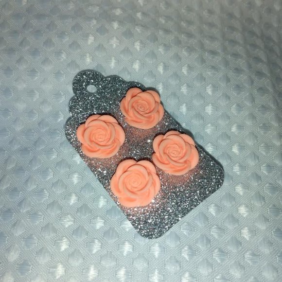 Rose stud Earrings - Picture 7 of 7